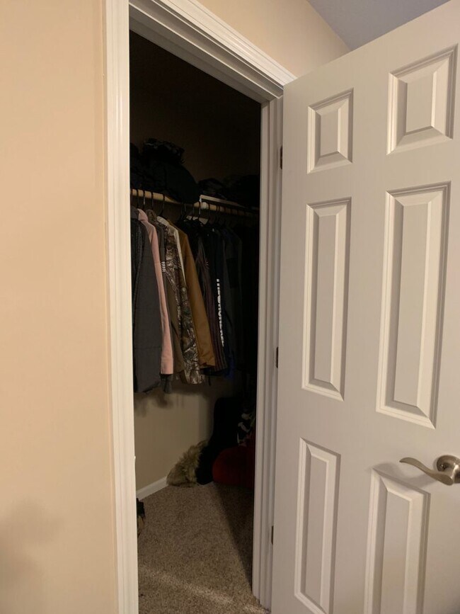 Building Photo - SUPER CUTE DUPLEX ON THE WEST SIDE OF TOWN!