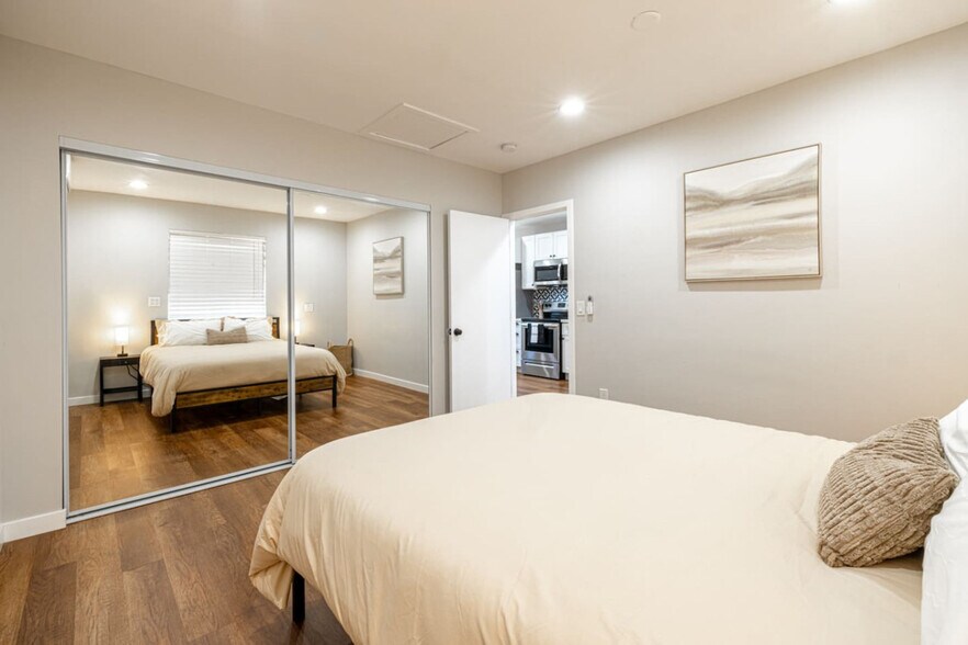 Building Photo - 4349 Oxford St