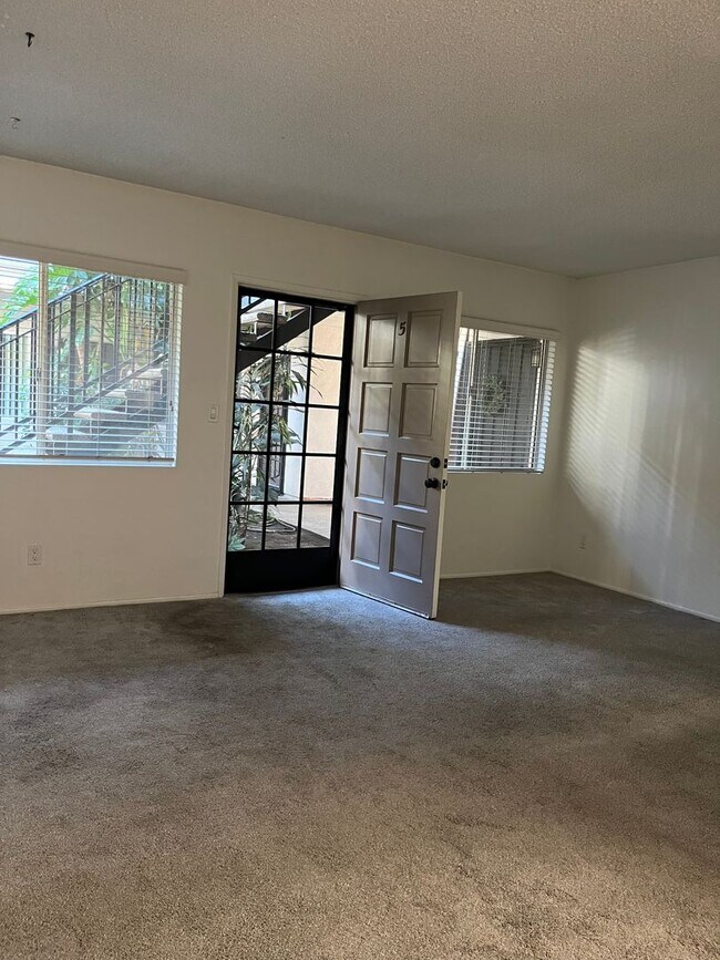 Building Photo - COZY LOWER 1BD/ 1 BATH - Free last month