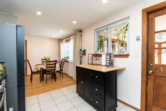 Building Photo - 22 Livoli Rd