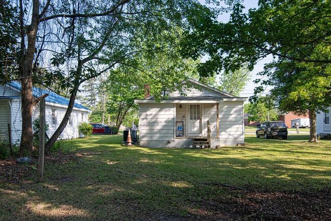 Building Photo - 509 S Shore Dr