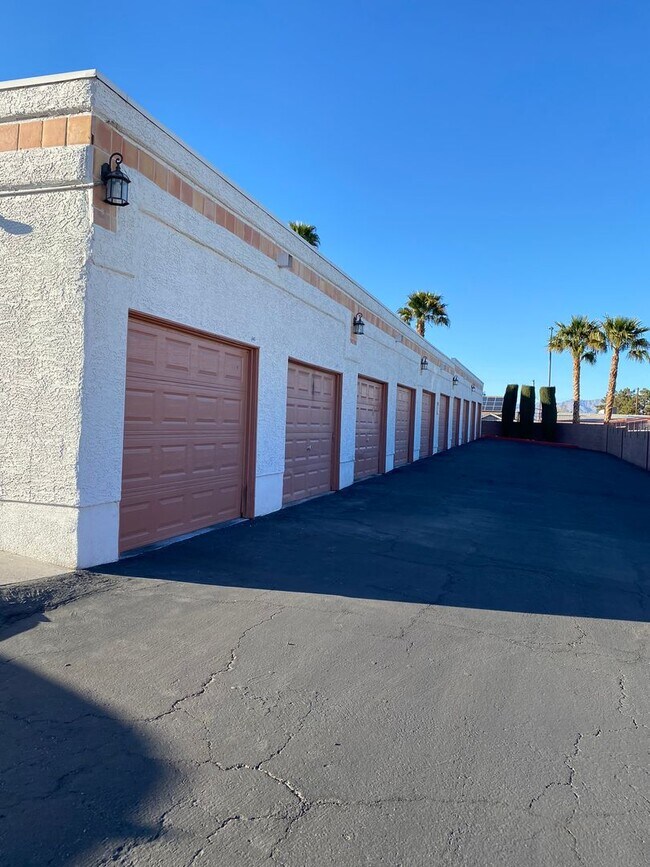 Building Photo - Americana Property Mgmt - Condo 2b - 2b in...