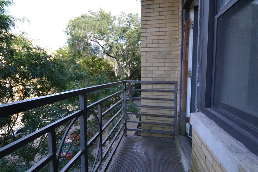 Building Photo - 911 W Dakin St