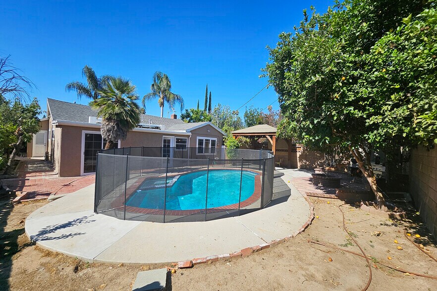 Building Photo - 22957 Stagg St