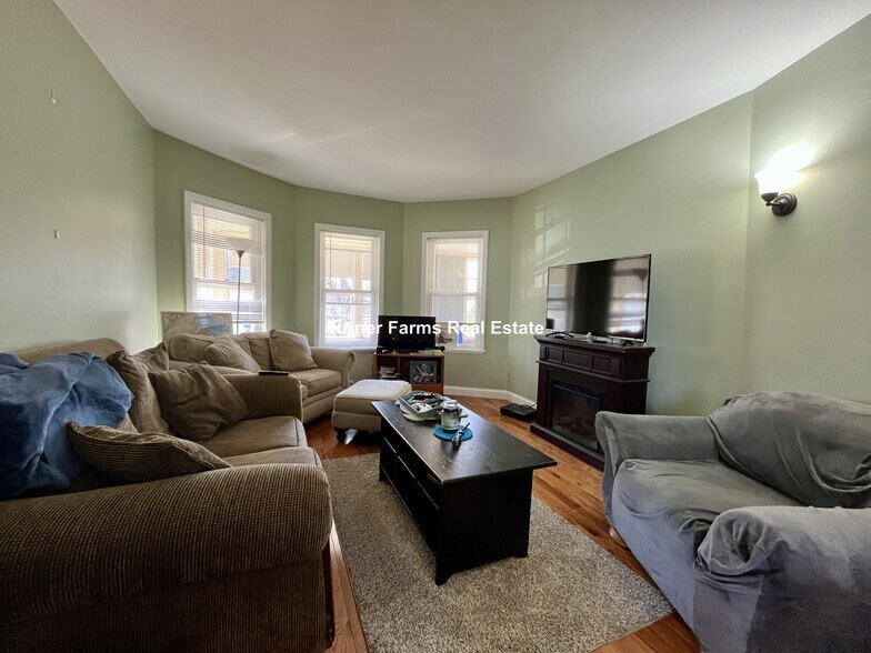 Building Photo - 43 Martin St