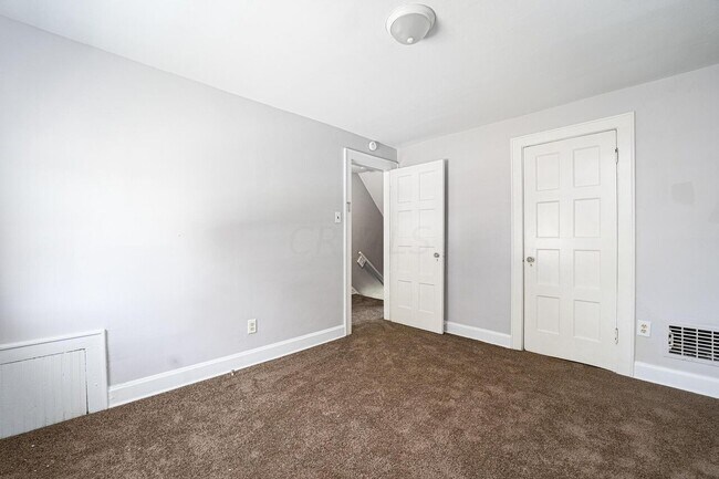 Building Photo - 1662 E Sycamore