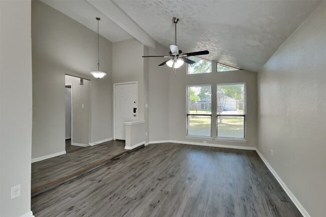 Building Photo - 10439 Lazy Meadows Dr