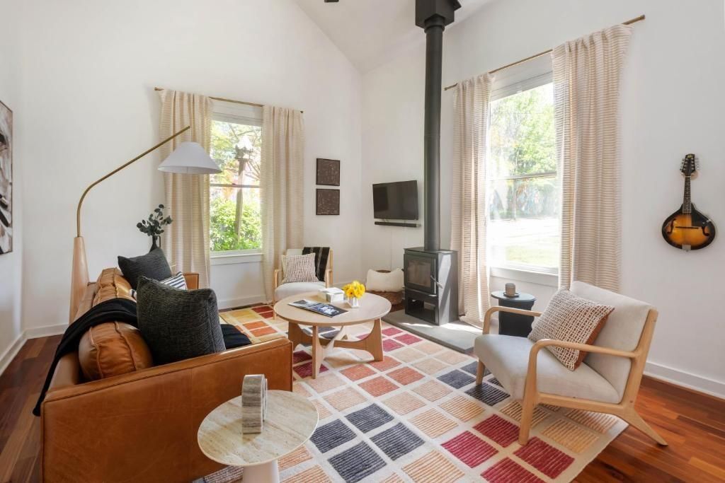 Building Photo - 685 Wylie St SE