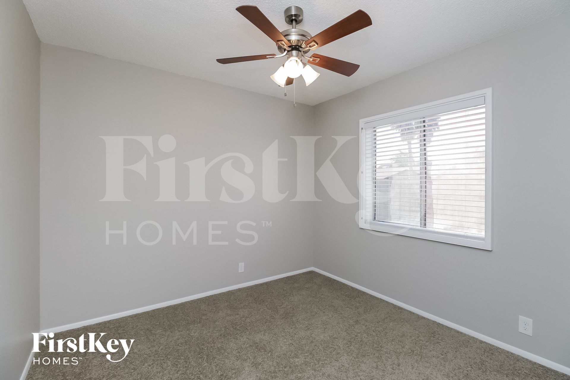 Building Photo - 2413 W Estrella Dr