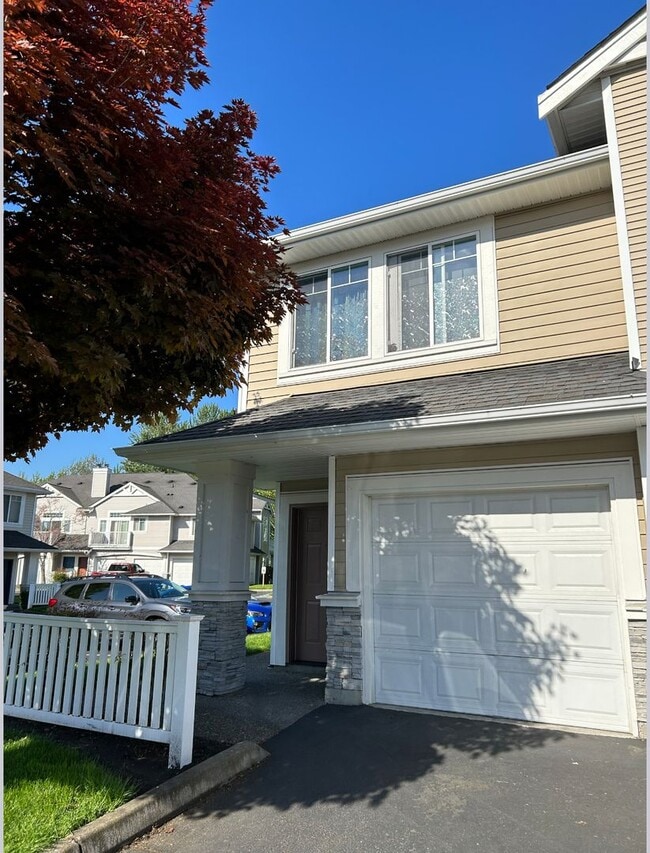Building Photo - 2 Bed, 2 bath Condo w/garage in West Bay at The Lakes in Kent, $2550/mo.