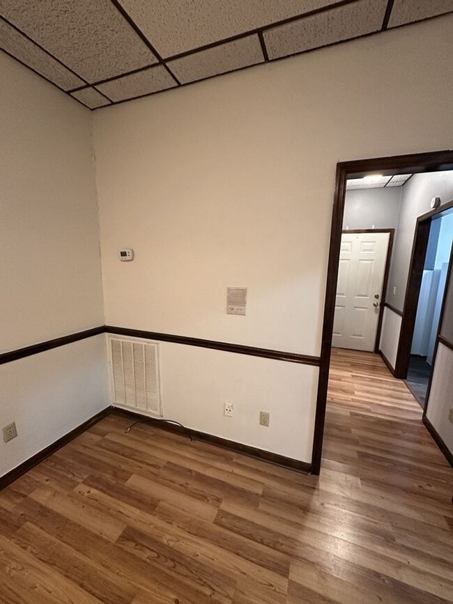 Building Photo - Charming, Light-Filled Retreat with Quiet Comfortable Living