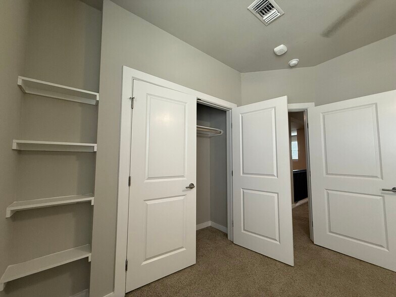 Building Photo - 3144 Gorge Way