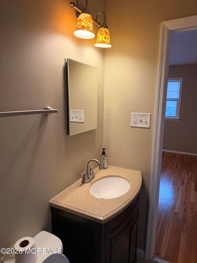 Building Photo - 340 Suburban Dr