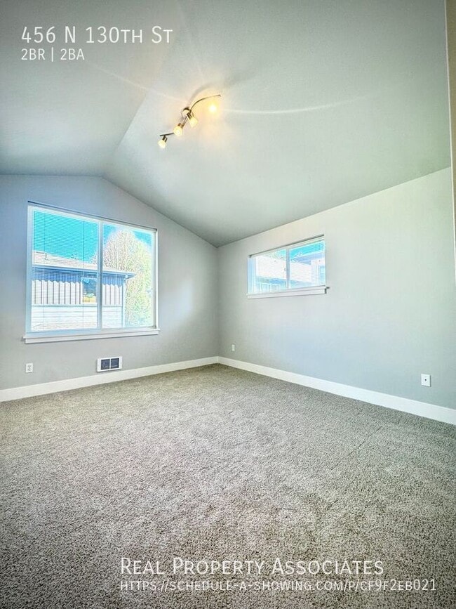 Building Photo - 456 N 130th St