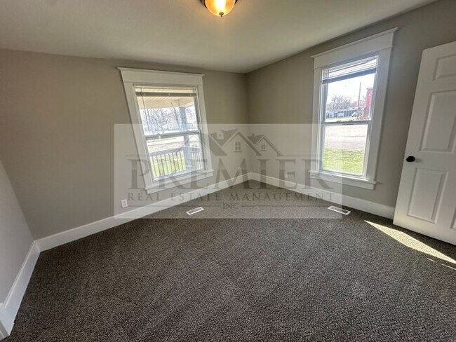 Building Photo - 184 W North St