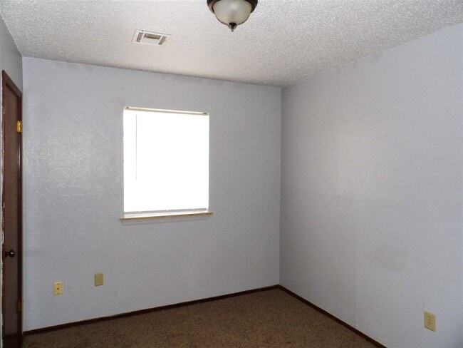 Building Photo - 407 SW Forest Pl