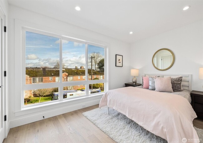 Building Photo - Brand new 2 bedroom with luxury finishes i...