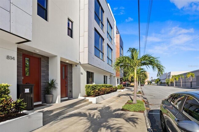 Building Photo - 818 2nd Ave N