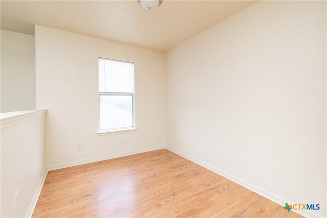 Building Photo - 405 Deloris Dr