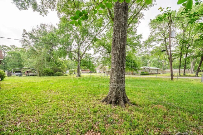 Building Photo - 9196 White Oak Dr