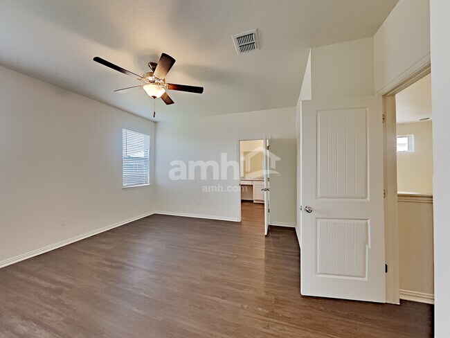 Building Photo - 2738 Meadowood Heights