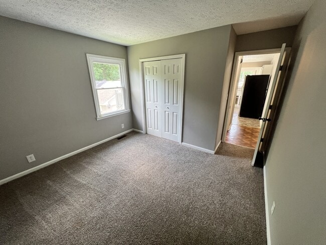 Building Photo - 3700 Hillcross Dr