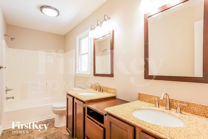 Building Photo - 202 Dalmeny Dr