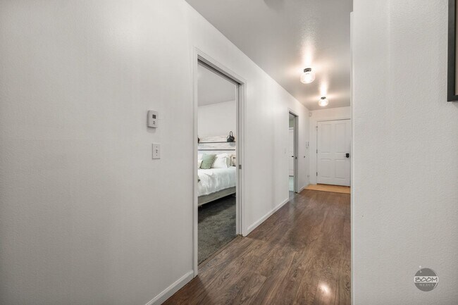Building Photo - Charming Palmer Home!