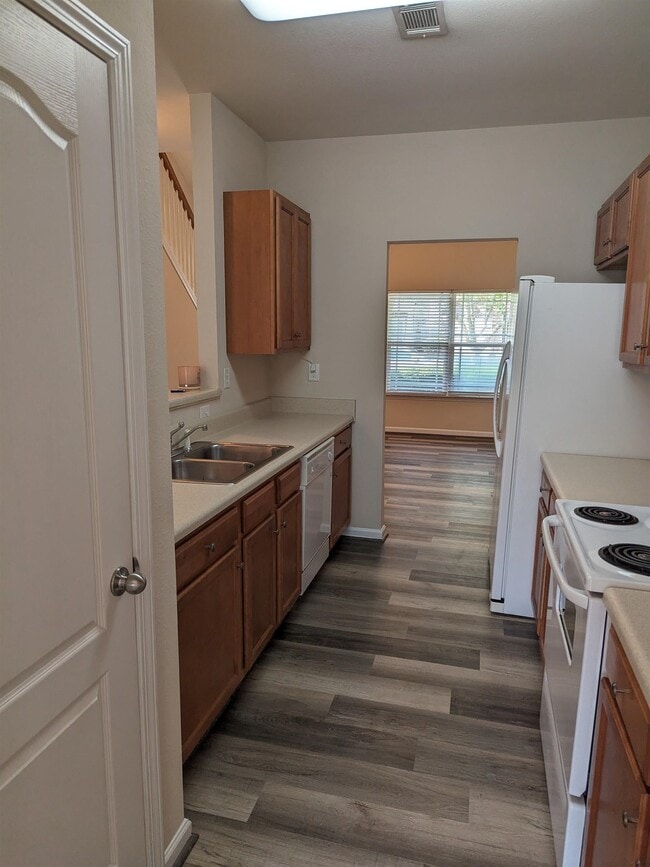 Building Photo - 155 Oakmont Dr