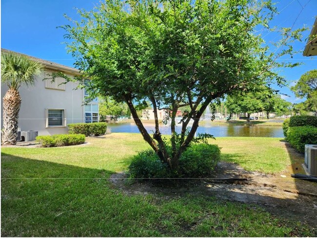 Building Photo - 55+ Community of Vista St. Lucie