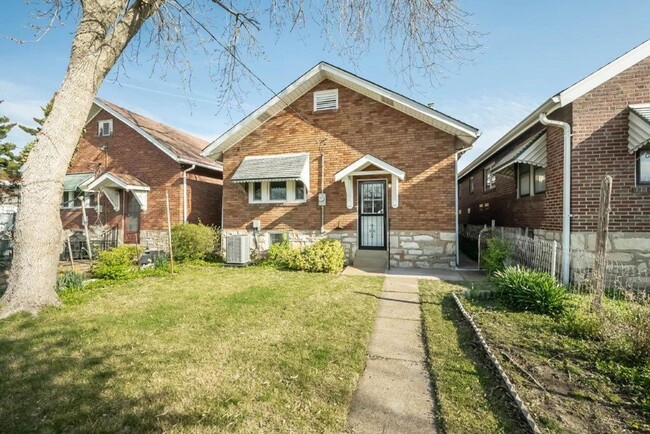 Building Photo - 5336 Chippewa St