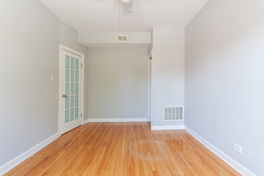 Building Photo - 540 W Aldine Ave