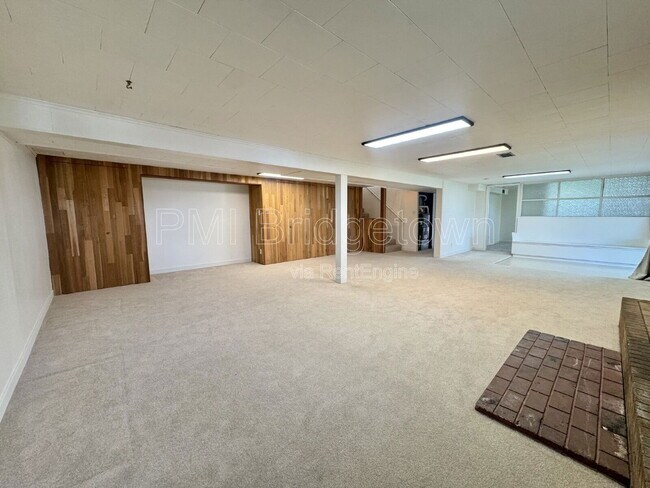 Building Photo - 6999 SE Norbert Dr