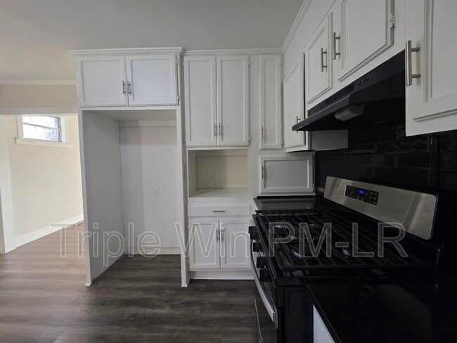 Building Photo - 16 Hum Rd