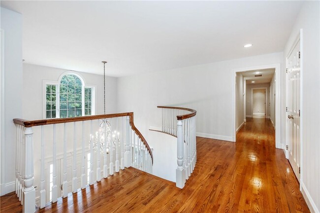 Building Photo - 34 Saxon Wood Rd