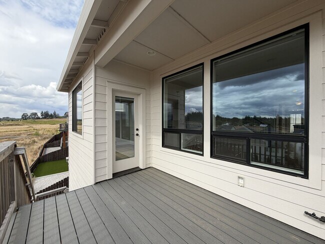 Building Photo - 12425 SW Silvertip St