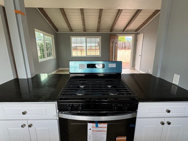 Building Photo - BEAUTIFUL TWO BEDROOM/ONE BATH HOME!