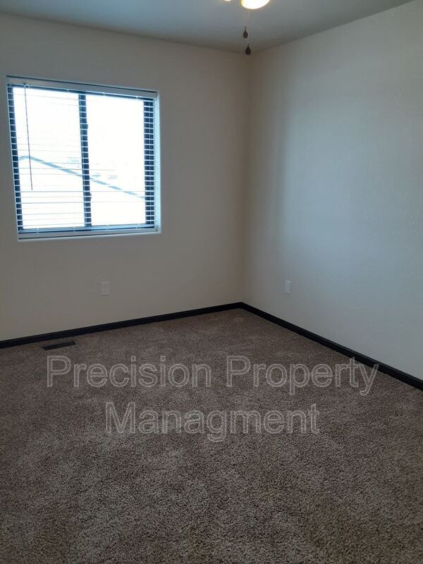 Building Photo - 561 225th St