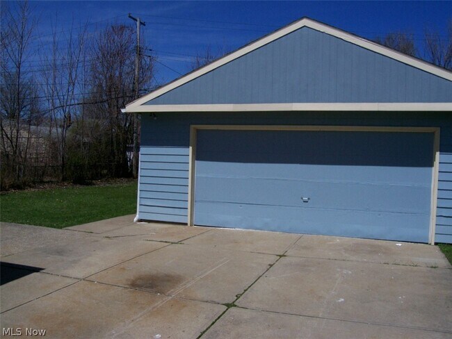 Building Photo - 25701 Richards Ave