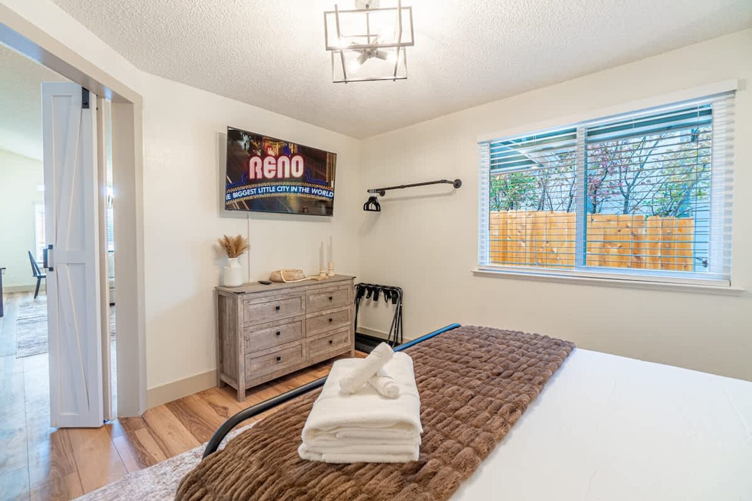 Building Photo - 1059 Chesterfield Ct