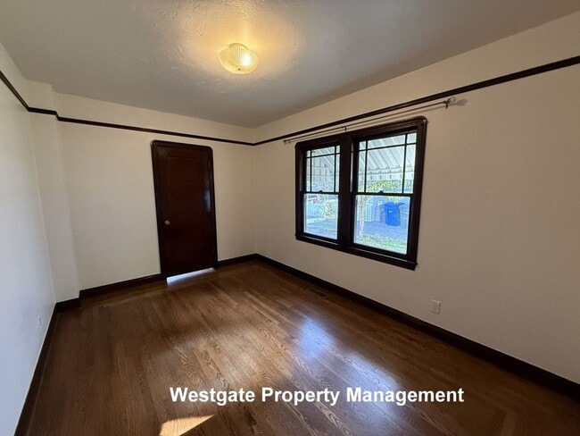 Building Photo - Darling Mediterranean-style 2/1 cottage in West Petaluma - 626 E Street