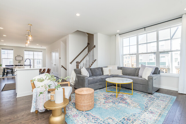 Building Photo - 2865 Rayfield Ave