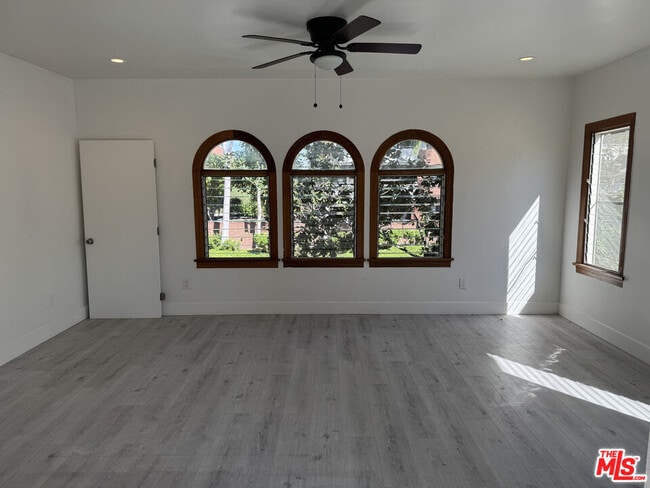 Building Photo - 243 N Swall Dr