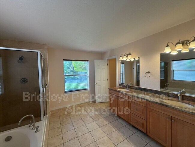 Building Photo - 6517 Glen Oak NE