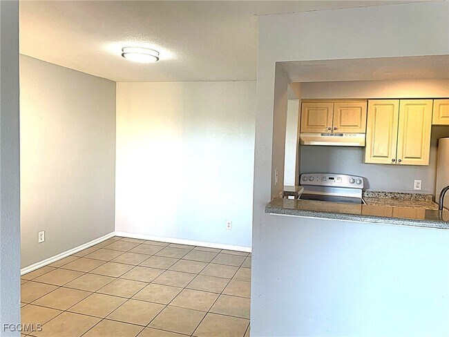 Building Photo - 2929 Winkler Ave