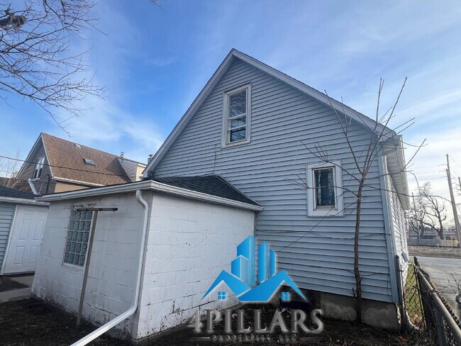 Building Photo - 617 Kane St