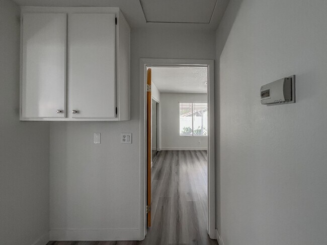 Building Photo - 8423 Palmada Dr