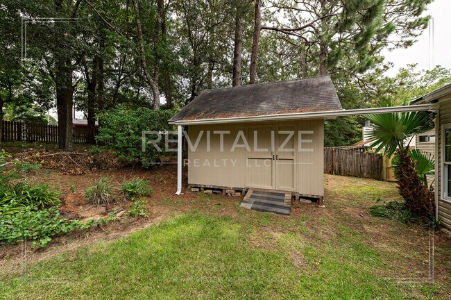 Building Photo - Daphne 3BR/2BA + Bonus Den – Spacious, Stylish & Full of Charm!
