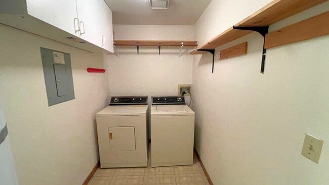 Building Photo - Pacheco Nice 2 bedroom 2 bath condo w/ com...