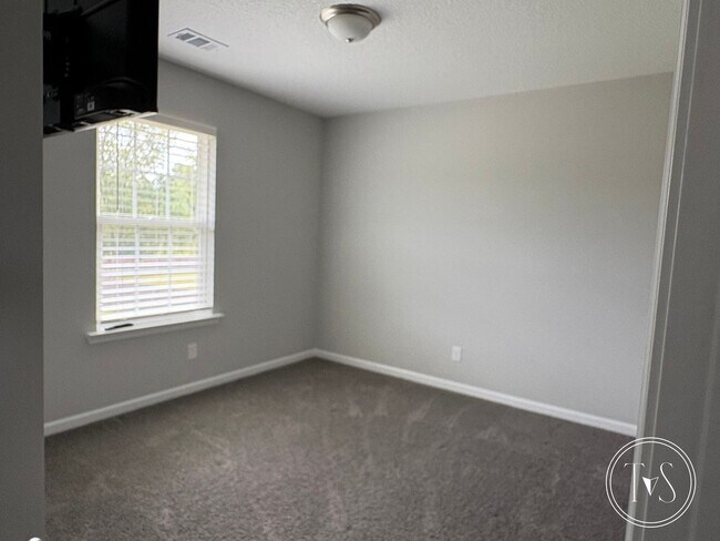 Building Photo - 38 Sunflower Cir NE